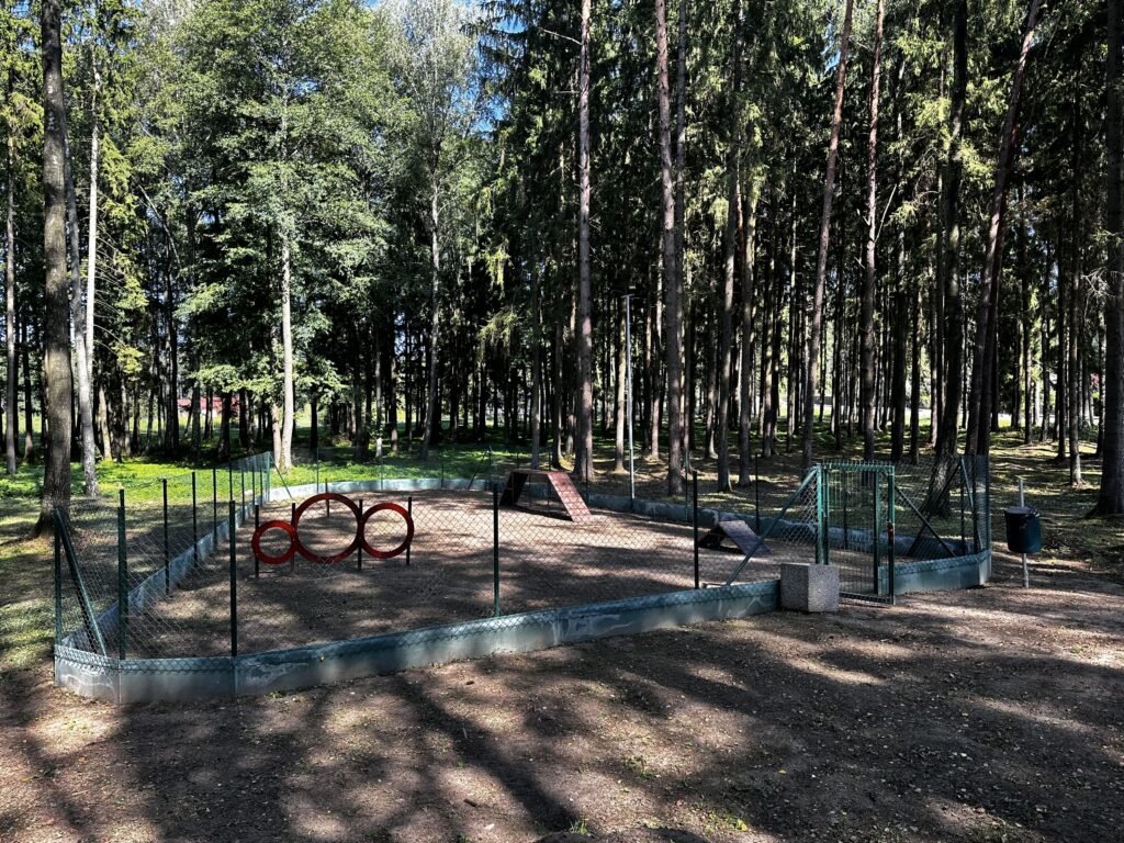 Kazlų Rūdos šunų vedžiojimo aikštelė — nuotrauka 2