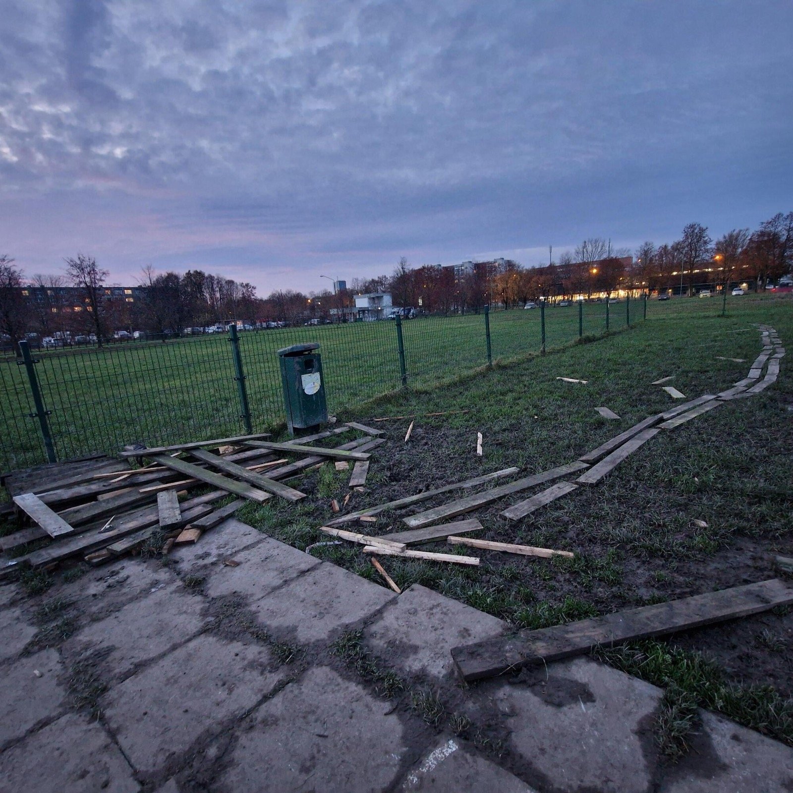 Šunų aikštelė Baltijos pr. (Gedminai) — nuotrauka 2