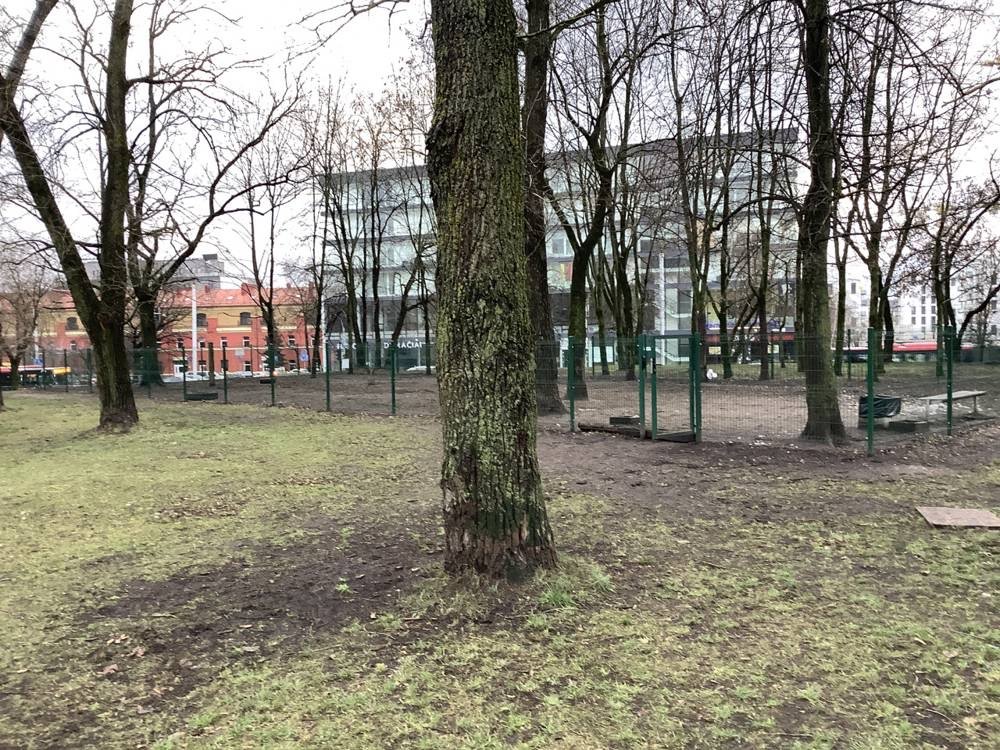 Šeimyniškių g. šunų vedžiojimo aikštelė — nuotrauka 2